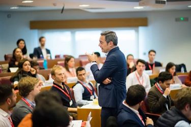 Lerne von international renommierten Professoren