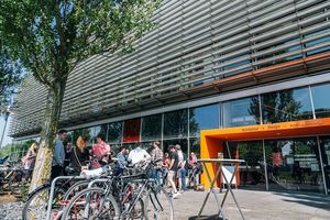 16 Studien- & Prüfungsstandorte in Deutschland & Österreich + Möglichkeit von
Online-Prüfungen