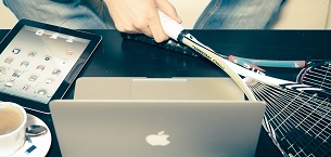 Tastatur und Tennisschlaeger